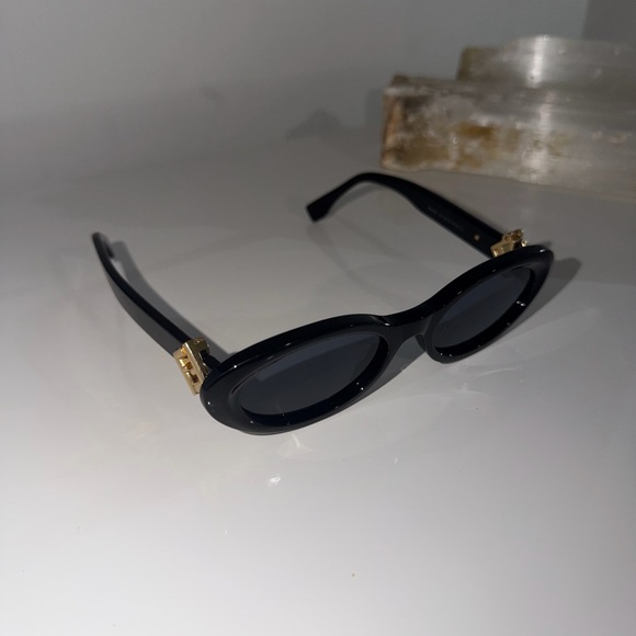 Fendi Black Sunglasses with Gold Details - Picture 3 of 7